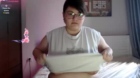 Snapshot of cutie_florence chatting on September 24, 8:02 am Sophie  Lilith online show from September 24, 8:02 am