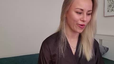 cutie_xoxo_ online show from June 15, 11:10 am
