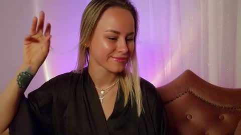 cutie_xoxo_ online show from July 21, 10:49 am