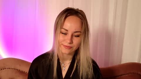 cutie_xoxo_ online show from August 3, 8:07 am