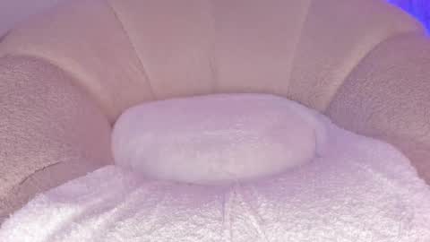 Hannah online show from September 12, 7:54 pm