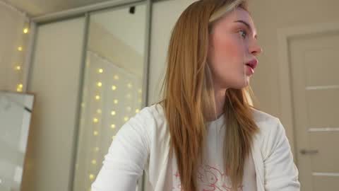 EMILY online show from January 6, 4:34 pm