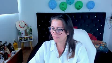 Mia  online show from February 1, 9:19 pm