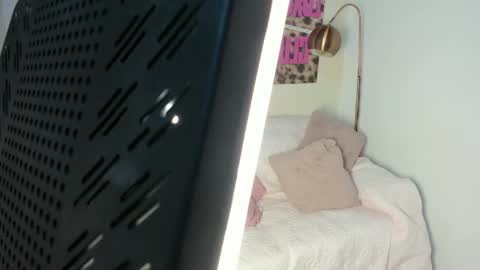 dafne_hillss online show from May 28, 11:41 am