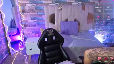 dahia  online show from April 20, 8:45 pm