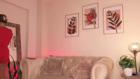 Dahiann Walcott online show from February 16, 6:08 pm