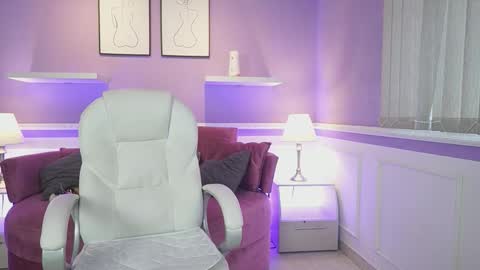 Dahlia Grey online show from September 13, 11:40 am