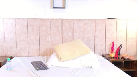 Juls online show from April 1, 12:11 am