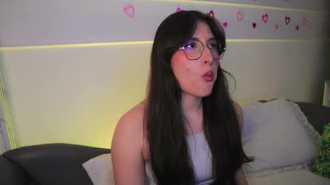 Lauren            online show from February 18, 4:00 am