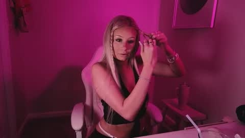 daisy online show from December 19, 12:48 am