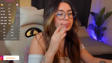 dakottaa__ online show from February 3, 11:40 pm