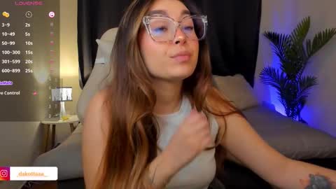 dakottaa__ online show from November 19, 11:49 pm