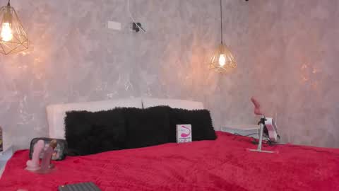    online show from February 24, 10:30 pm