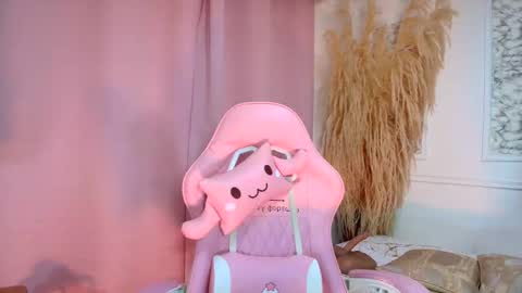 Danella Houston online show from April 5, 8:08 pm