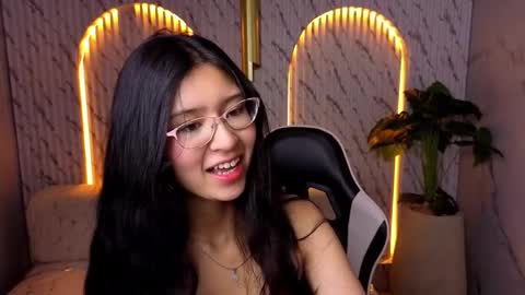 dani_tf online show from March 19, 1:04 pm