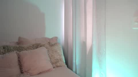 Snapshot of daniela_valencia chatting on September 10, 6:52 pm Lucia online show from September 10, 6:52 pm