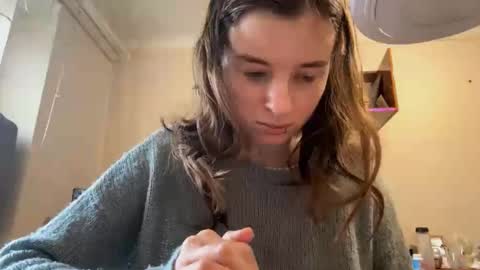 Mia online show from October 27, 8:21 am