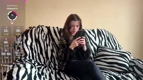 Mia online show from November 20, 8:04 am