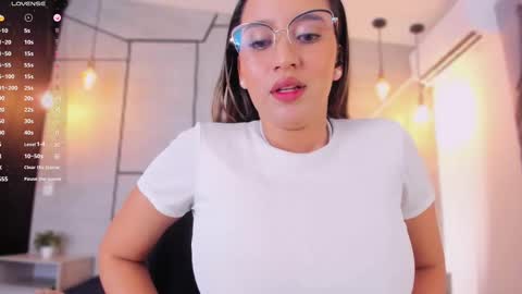 Snapshot of danii_hill chatting on March 12, 5:24 am Danii online show from March 12, 5:24 am