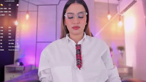 Snapshot of danii_hill chatting on February 10, 5:25 am Danii online show from February 10, 5:25 am