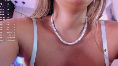 Snapshot of danii_hill chatting on February 28, 4:54 am Danii online show from February 28, 4:54 am