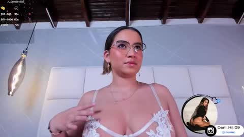 Snapshot of danii_hill chatting on September 22, 4:22 am Danii online show from September 22, 4:22 am