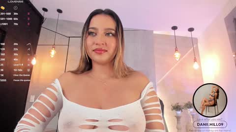 Snapshot of danii_hill chatting on December 16, 5:27 am Danii online show from December 16, 5:27 am