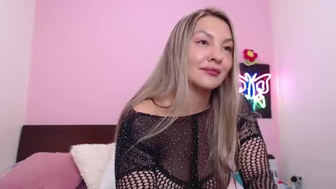 Snapshot of danika_bellaa chatting on February 14, 10:14 pm K A R O L online show from February 14, 10:14 pm