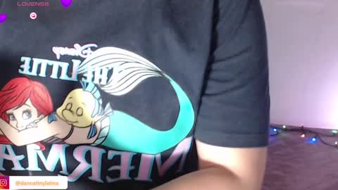 Snapshot of dannatiny chatting on December 28, 11:37 pm Danna online show from December 28, 11:37 pm