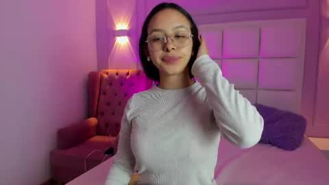 daphnevalucci online show from July 7, 3:42 am