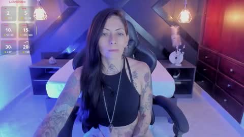 M I K A E L A online show from December 1, 7:05 pm