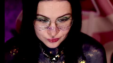 Dark honeyyy  online show from April 26, 6:05 pm