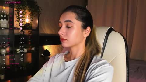 Belle online show from November 14, 4:34 am