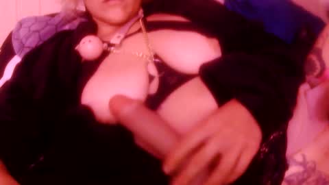 darnette_daisy online show from April 24, 5:32 am