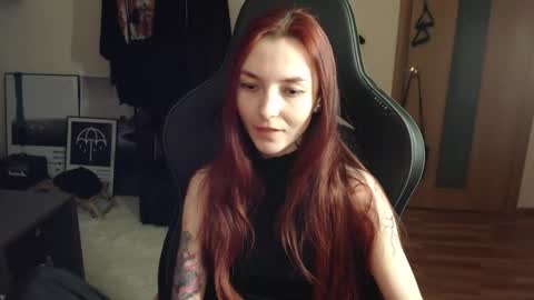 Snapshot of dead_girll chatting on March 7, 9:17 pm freak online show from March 7, 9:17 pm