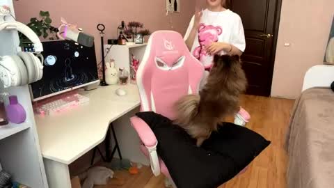 Maggie online show from April 28, 2:27 am