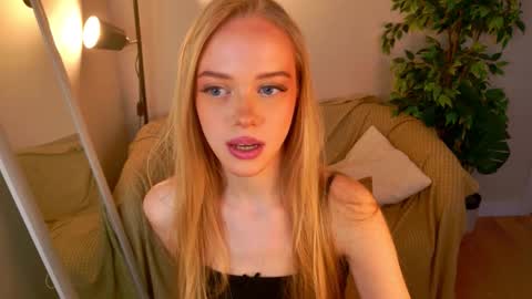 Tessa online show from March 4, 3:07 pm