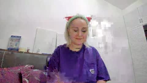 Debbie Mon Tue Fri Sun Sat GMT 3 1000am - 0400pm  online show from February 12, 8:40 pm