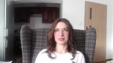 Snapshot of delightaurora chatting on February 10, 7:47 am Aurora online show from February 10, 7:47 am
