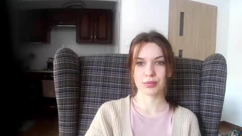 Snapshot of delightaurora chatting on February 19, 8:01 am Aurora online show from February 19, 8:01 am