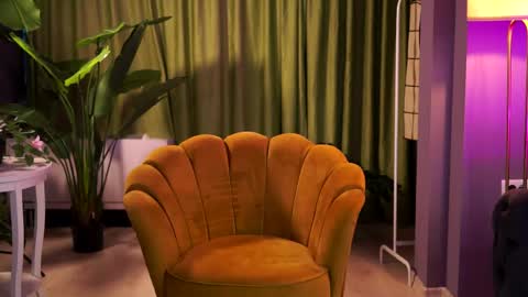 Delilah online show from May 15, 8:44 pm