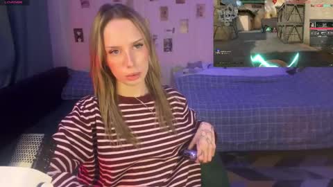 Della online show from April 29, 5:30 pm