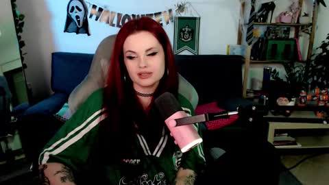 dellacrush_ online show from October 29, 5:37 pm