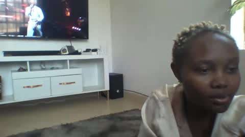 dellarine517299 online show from February 7, 9:46 am