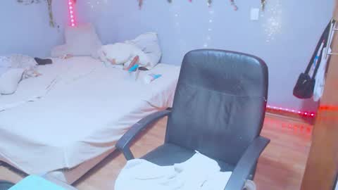 Denisse    schedule Monday to Friday 1300-1900 mexican time Saturday-maybe it could be a surprise IDEPENDENT MODEL online show from November 12, 12:41 am