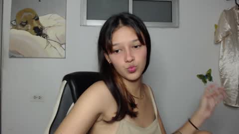 Snapshot of denis_sweet_ chatting on January 4, 12:27 am denis online show from January 4, 12:27 am