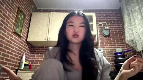 Emma online show from January 14, 2:22 pm