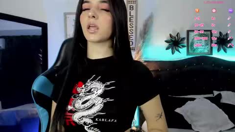 Snapshot of devlin_violet__ chatting on February 26, 3:35 am PaulaInsta paulacastellanos 1Pvt open online show from February 26, 3:35 am