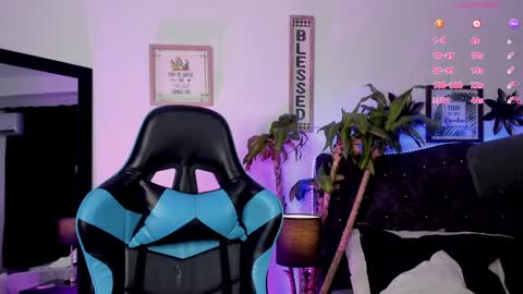 Snapshot of devlin_violet__ chatting on February 5, 4:27 am PaulaInsta paulacastellanos 1Pvt open online show from February 5, 4:27 am