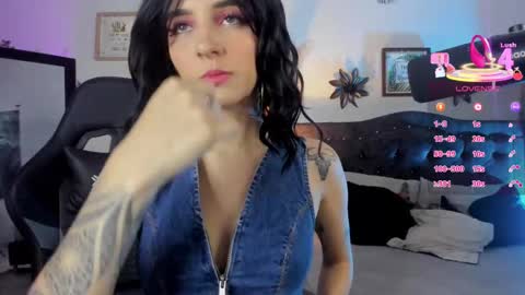 Snapshot of devlin_violet__ chatting on October 1, 1:43 am PaulaInsta paulacastellanos 1Pvt open online show from October 1, 1:43 am